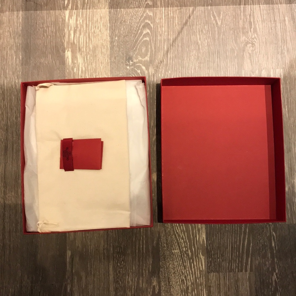 Valentino - Picture 4 of 5